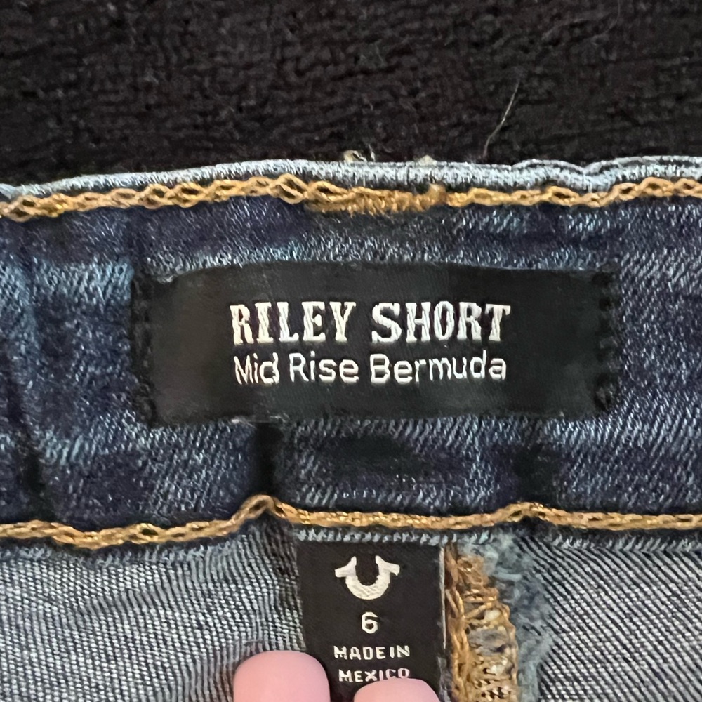 True Religion Blue Denim Kids RILEY SHORT
Mid Rise Bermuda Shorts - Picture 8 of 8